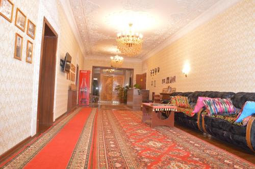 Ruang duduk di Hostel East