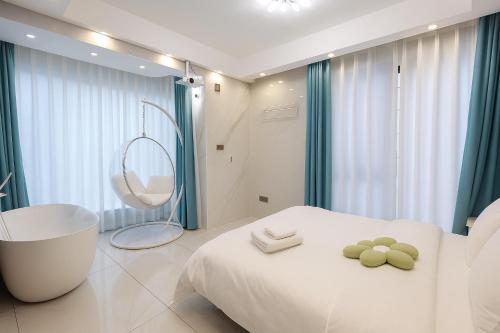 Uma cama ou camas num quarto em 重庆市中心家庭公寓