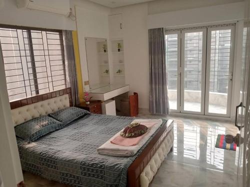 Кровать или кровати в номере Spacious 3BR Family Stay with AC