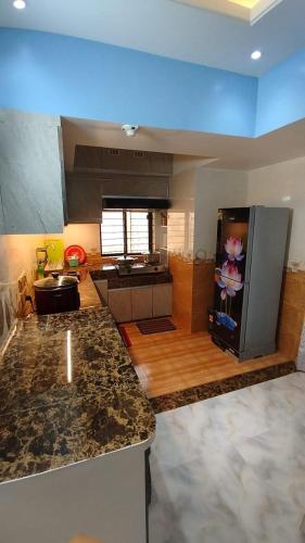 Кухня или мини-кухня в Spacious 3BR Family Stay with AC
