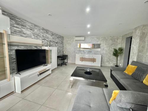 Magnifique appartement P3 climatisé avec parking privé - FR-1-716-90