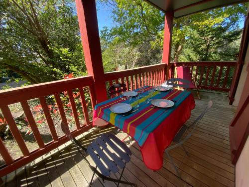 Appartement T2 verdoyant avec parking privatif - FR-1-374-238