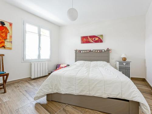 Photo de la galerie de l'établissement Maison proche mer pour 4 pers. avec jardin à La Flotte - FR-1-835-28, à La Flotte