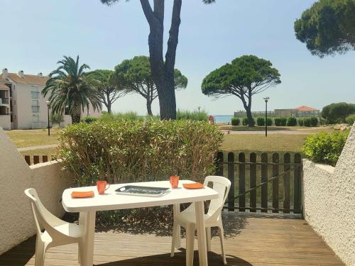 Studio en rdc avec terrasse fleurie et accès espace aquatique - FR-1-195-119