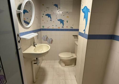 Koupelna v ubytování Bayu Beach Resort PortDickson Santai PD Homestay 2 Rooms Apartment