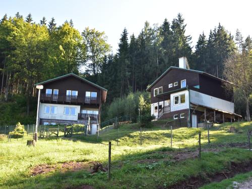 Photo de la galerie de l'établissement Chalet in Dolní Brusnice near Ski Lift, cleaning included, à Bílá Třemešná