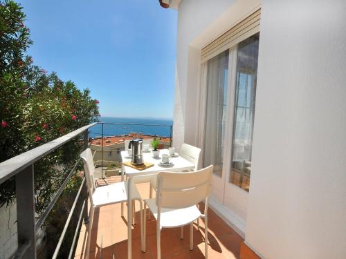 Apartment in Roses with Stunning Sea Views