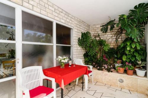 Apartment Dea - One-Bedroom Apartment with Terrace