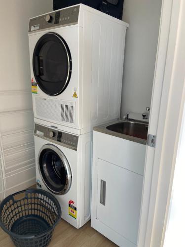 Φωτογραφία από το άλμπουμ του Bubbles Bach-dog friendly, close to beach & shops! σε Waihi Beach