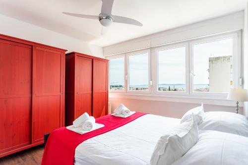 Comfortable apt with great city and sea view