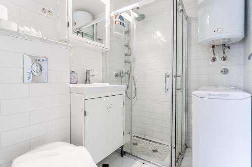 Comfortable apt with great city and sea view