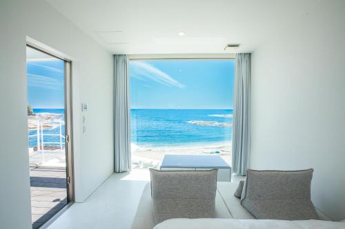 a living room with a view of the ocean at 熊野古道ビーチテラス串本 in Wabuka