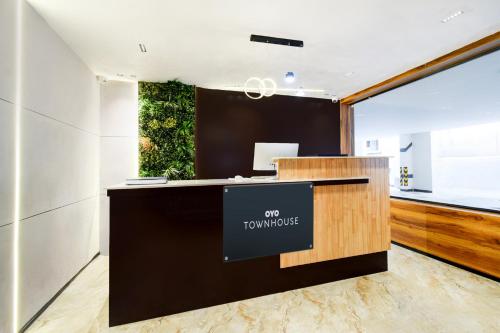 Dapur atau dapur kecil di Super Townhouse Casa Grand Miyapur