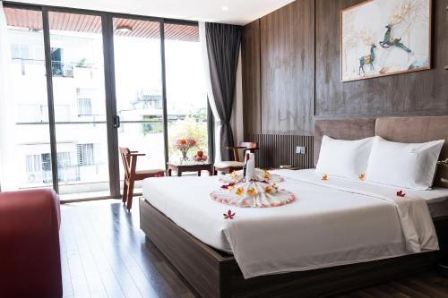 En eller flere senge i et værelse på Đào Hoa Love Hotel