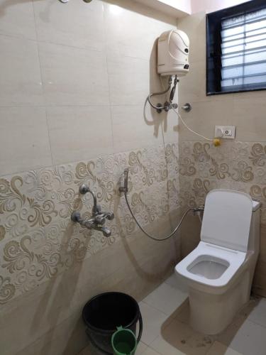 Ένα μπάνιο στο Jyotiba guest house