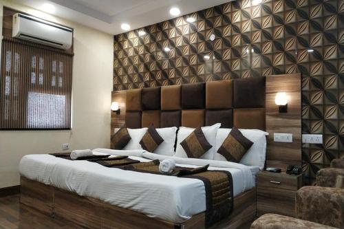 Postel nebo postele na pokoji v ubytování HOTEL SINGH CONTINETAL