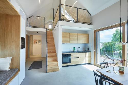 una cocina y comedor con una escalera en una casa en Idyllic Vineyard Retreat Near Klingenmünster, en Klingenmünster