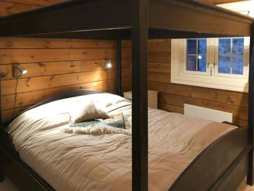 Postel nebo postele na pokoji v ubytování Mountain Home At Haglebu With Activities