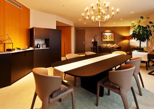 Μια τηλεόραση ή/και κέντρο ψυχαγωγίας στο ANA Crowne Plaza Resort Appi Kogen by IHG