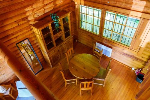 an overhead view of a table and chairs in a cabin at Les chalets du centre in Amnéville
