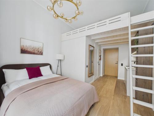 Ένα ή περισσότερα κρεβάτια σε δωμάτιο στο Loft Studio in Heart Old Town Riga