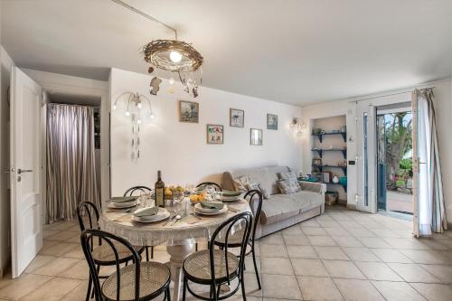 Sea Breeze Garavan Apt Villa New York - Happy Rentals