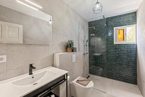 Bagno di JT Curacao Apartments