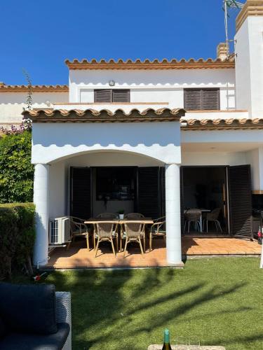 Cozy Spanish house with sea view and pool