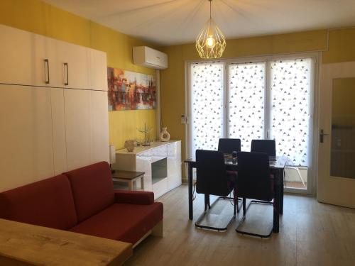 Studio 25 m2 Le Jasmin centre-ville, parking et balcon