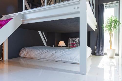Designers room in Marunouchi for 6 people