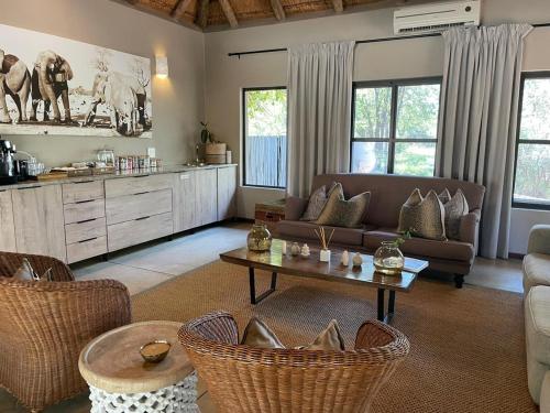 Χώρος καθιστικού στο Xanatseni Private Camp