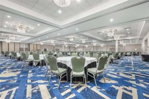 Doubletree by Hilton Hotel Williamsburgにあるレストランまたは飲食店