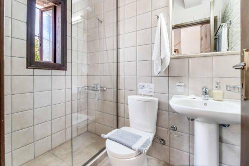 a bathroom with a toilet and a sink at Villa Panorama in Levktron
