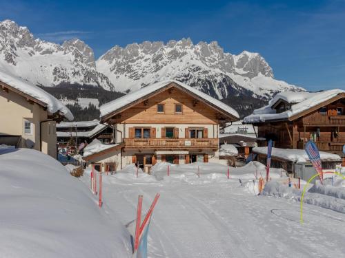 Unique chalet in the center of Elmau near skilift v zimě