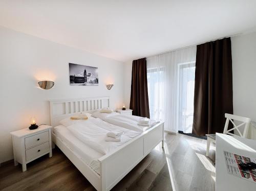 Postel nebo postele na pokoji v ubytování REGIOHOTEL Wittekind Burg