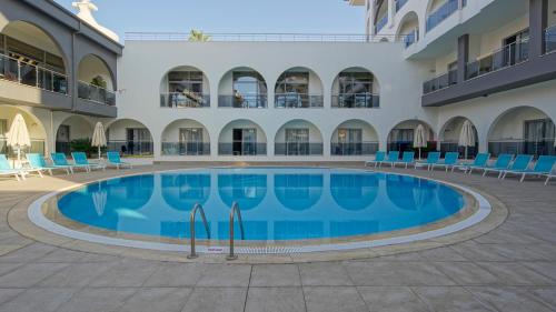 Πισίνα στο ή κοντά στο Side Aluna Hotel