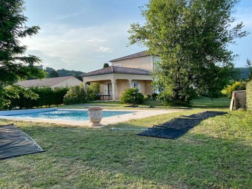 Belle villa climatisée avec piscine