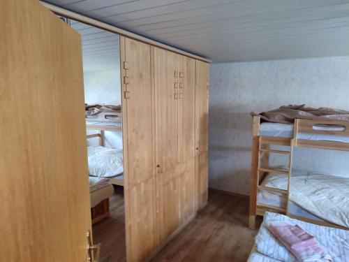 a bedroom with two bunk beds and a closet at FeWo Sonnenblick Rammingen in Rammingen