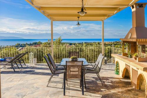 Afbeelding uit fotogalerij van Villa De Famelia in Mousata