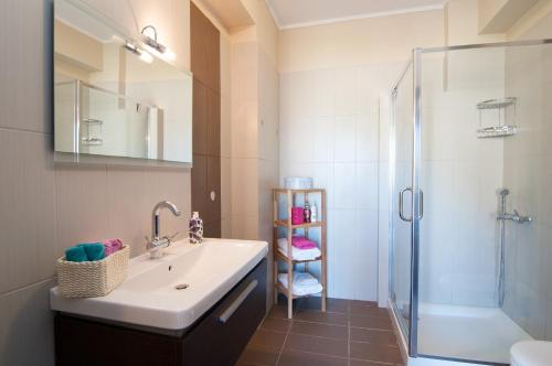 A bathroom at Villa Unique