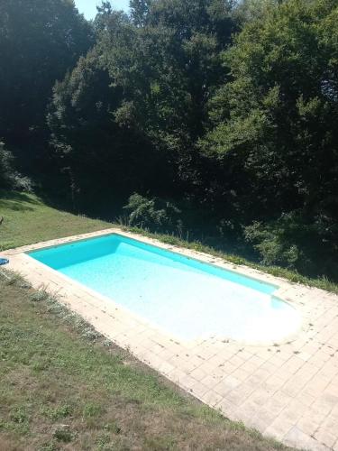 Swimming pool sa o malapit sa Demeure ancienne