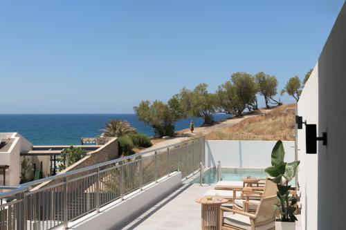 EmJo Villa, Heated Pool & Steps to the Beach, By ThinkVilla