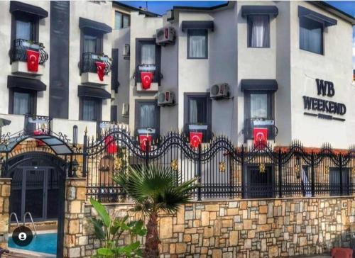 Το κτήριο όπου στεγάζεται  το ξενοδοχείο διαμερισμάτων