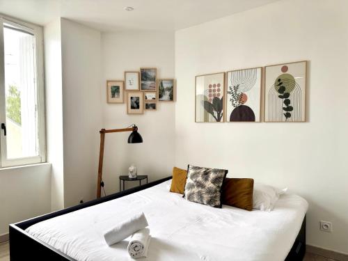 Postel nebo postele na pokoji v ubytování Le Duhamel, Rennes centre gare