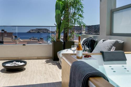 New Charavgi Suite with Jacuzzi, 40m from Agia Pelagia Beach