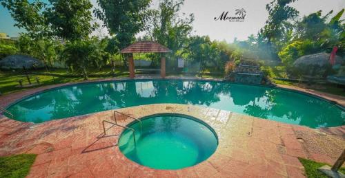 Bazén v ubytování Mermaid Resorts & Banquets nebo v jeho okolí