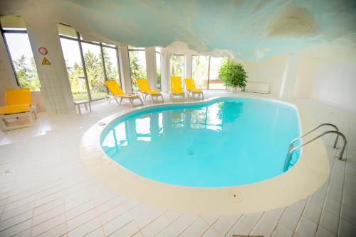 Bazén v ubytování Clouds Studio Alpin Luxury View and Pool nebo v jeho okolí