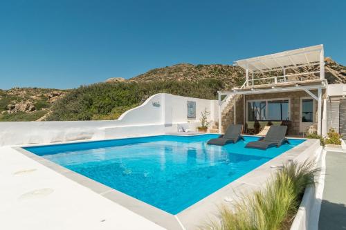 Luxury Rooftop Villa with Private Pool in Milos, 3 Bedrooms