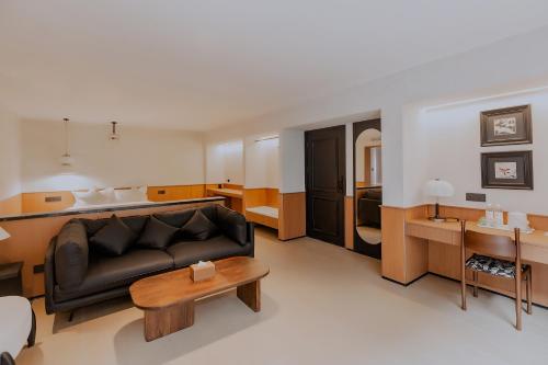 a living room with a couch and a table at Tuji Lane and Fanghe Homestay (West Street Kaiyuan Temple Branch) in Quanzhou