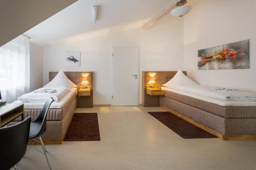 Ένα ή περισσότερα κρεβάτια σε δωμάτιο στο Hotel am Kirchplatz